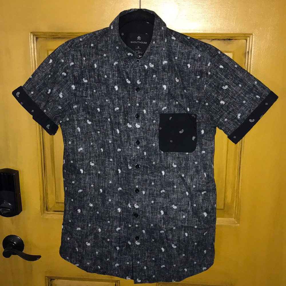 Causal short sleeve button down shirt